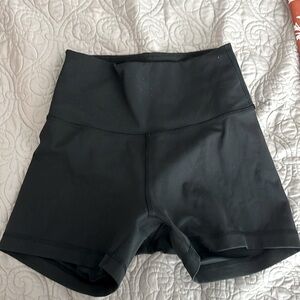 Lululemon Wunder Train High Rise Shorts 4”